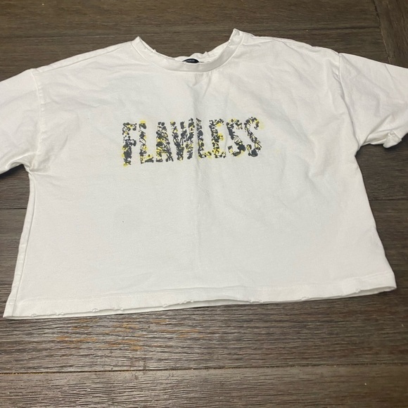 Forever 21 FLAWLESS Crop Top White distress Hem shirt size M - Picture 2 of 8